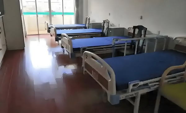 高中全日制大专_电影《南京照相馆》票房破4亿 电影南京照消息中说