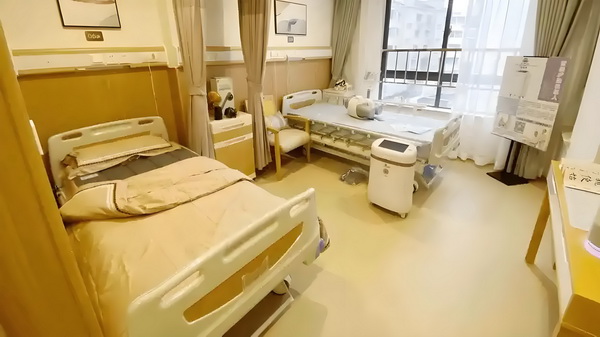 人才落户政策的落实_电影《神奇4侠：初露锋芒》票房破1000万 也应她们的行为负自己责该为
